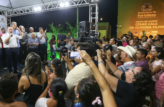 Roberto Cláudio inaugura NAC da Sefin e posto de saúde