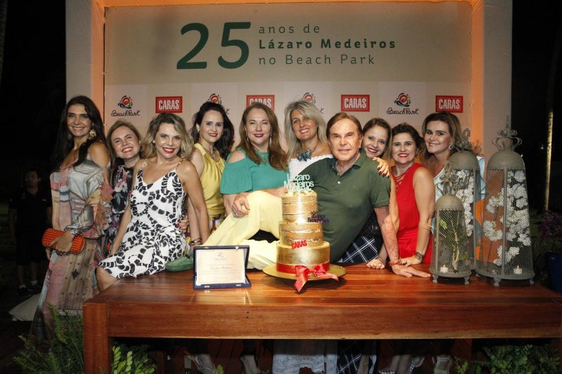 Lázaro Medeiros comemora 25 anos de Beach Park rodeado de amigos de verdade