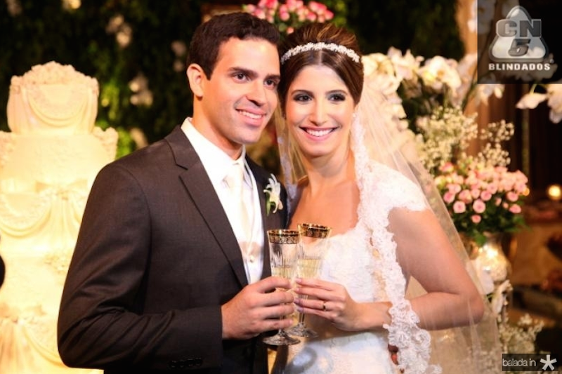 Priscila Otoch e Lucas Caminha sobem ao altar