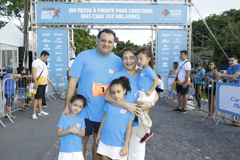 Atletas e corredores suam a camisa na  III edição da Corrida Dias de Sousa