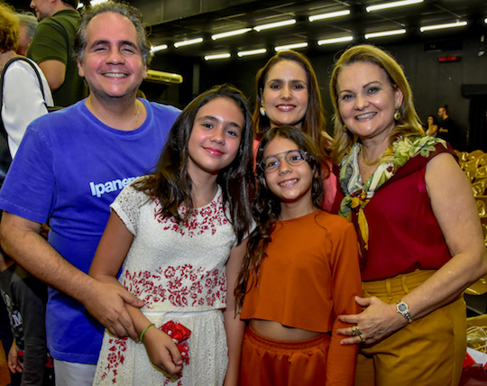 A princesinha - Maria Bacelar brilha no palco do Teatro Arena Aldeota