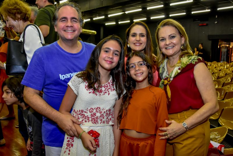 A princesinha - Maria Bacelar brilha no palco do Teatro Arena Aldeota