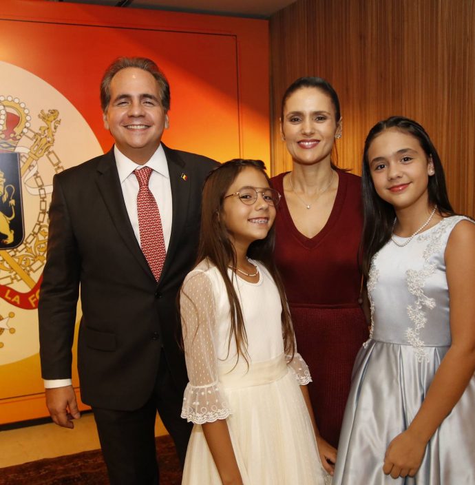 Ricardo Sara, Manoela E Maria Bacelar