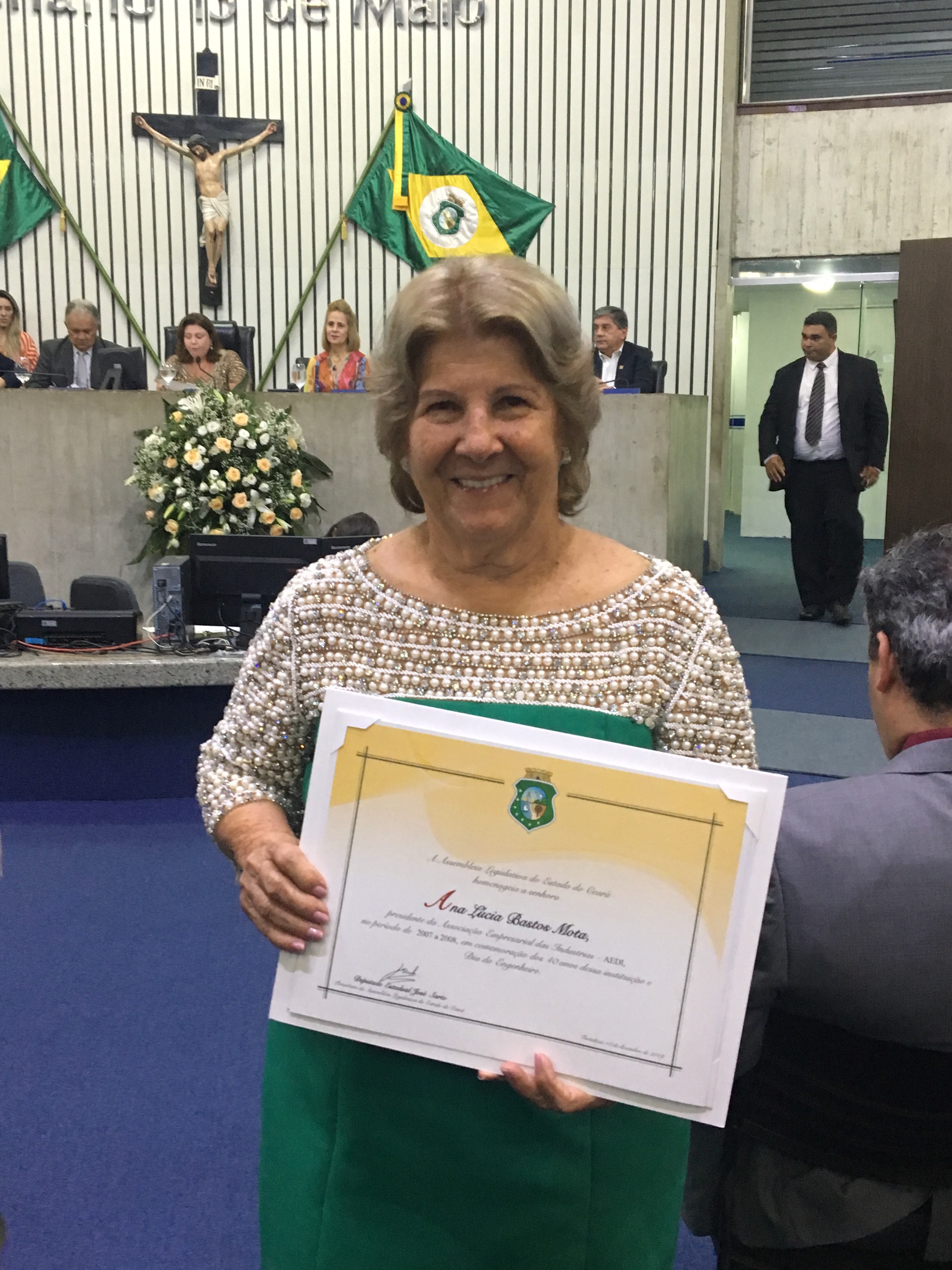 Ana Lúcia Mota é homenageada pelo importante papel na indústria cearense