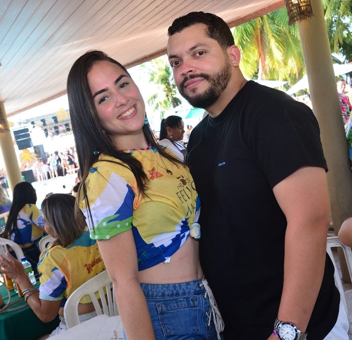 Bia Ferraz E Samuel Carvalho