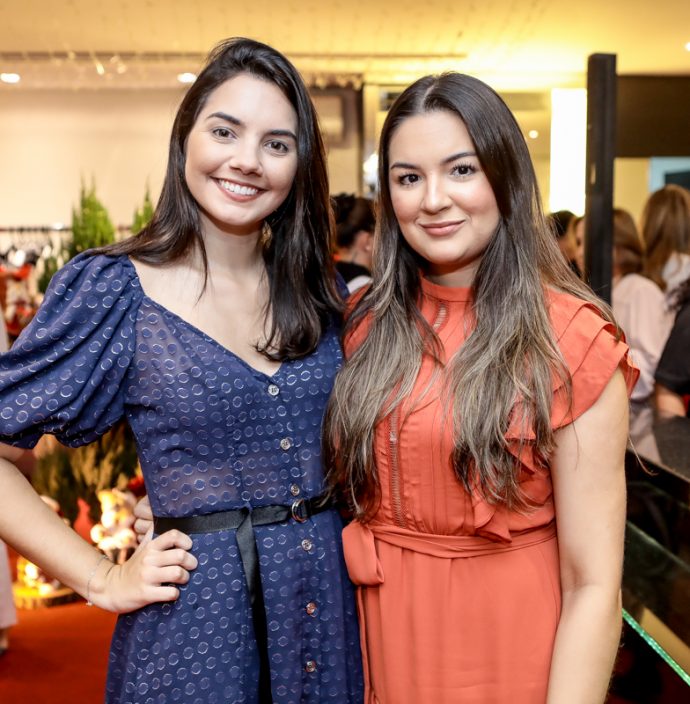 Livia Carvalho E Thaina Lima