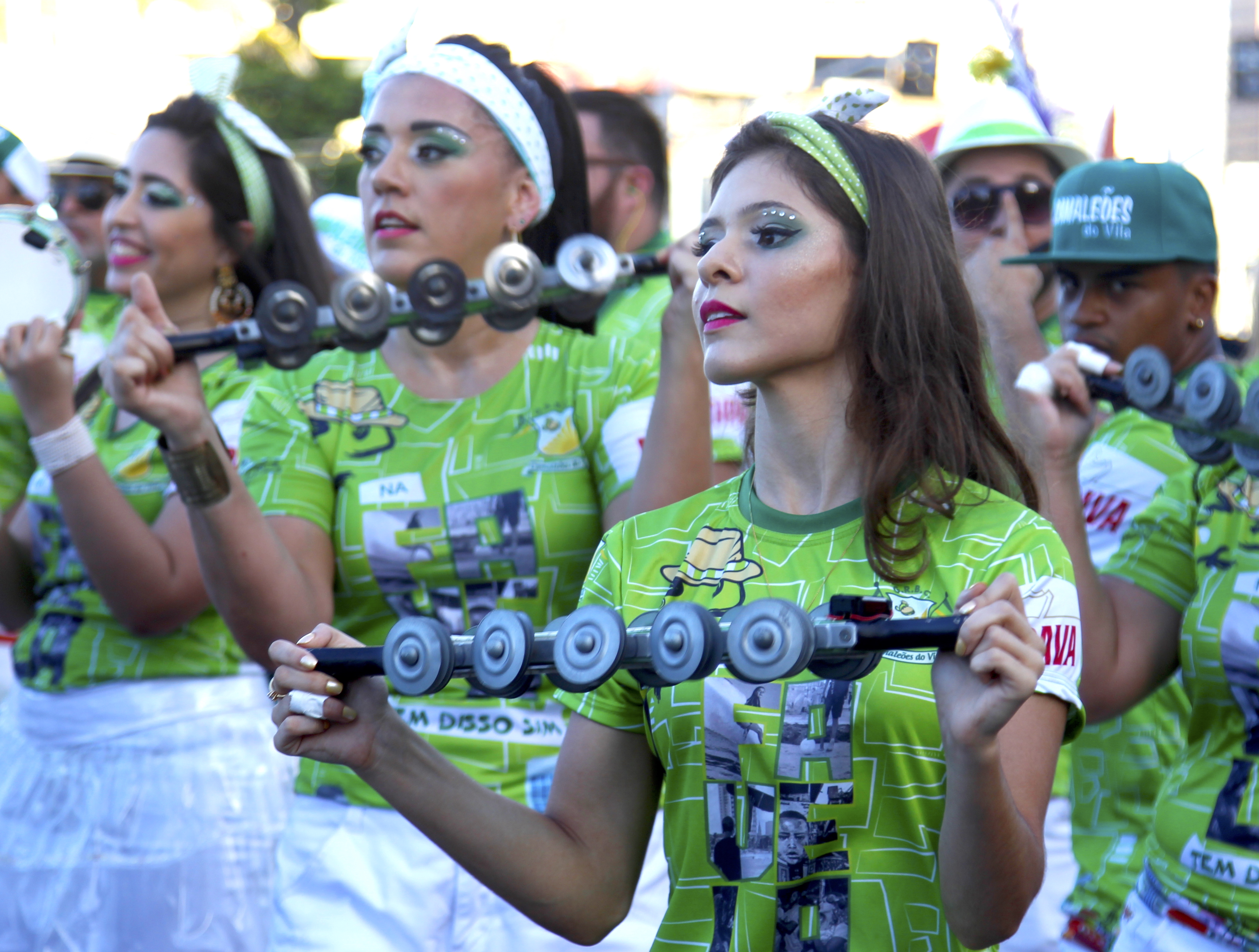 Bloco Camaleões do Vila celebra 10 anos no pré-carnaval de Fortaleza