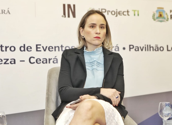 Fernanda Pacobahyba apresenta os projetos da Sefaz na FCDL-CE