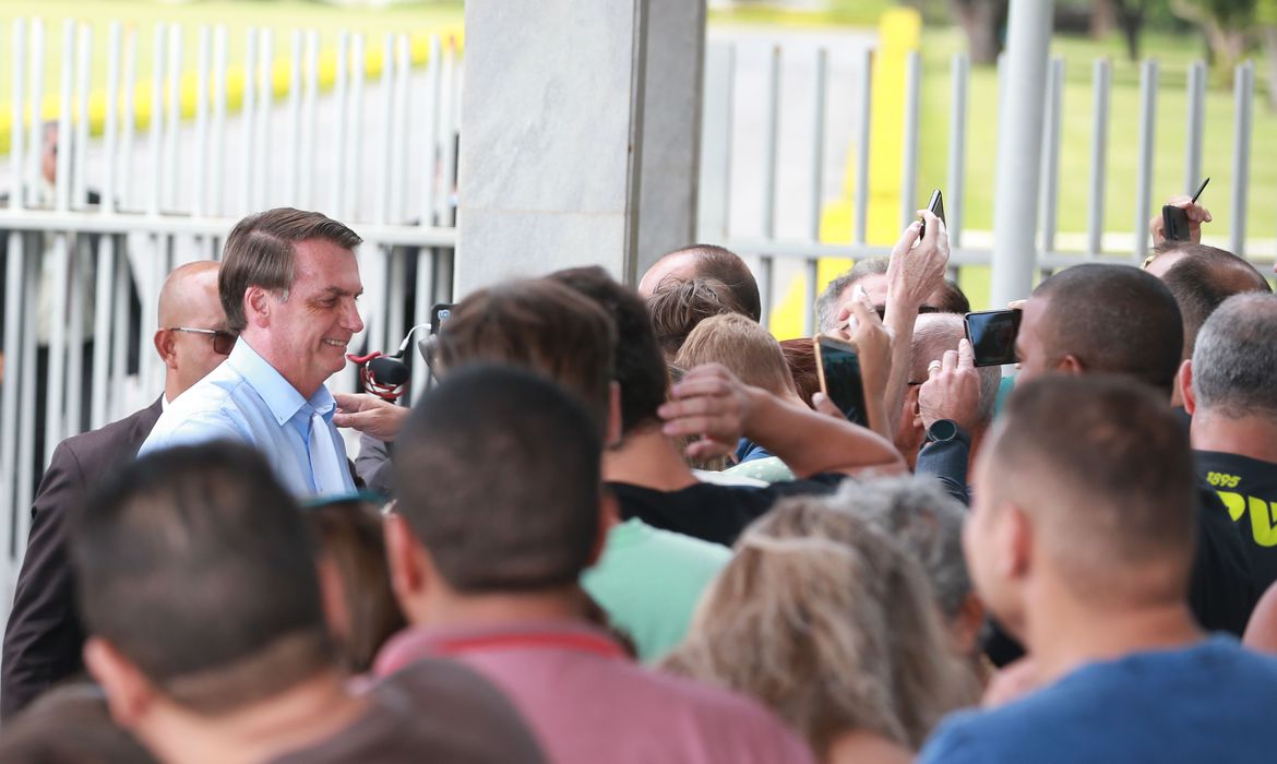 Bolsonaro volta a Brasília após Carnaval no Forte dos Andradas, no Guarujá