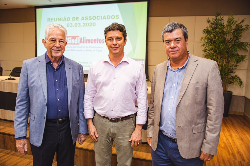 Luiz Roberto Barcelos fala sobre o mercado internacional de alimentos em evento na FIEC