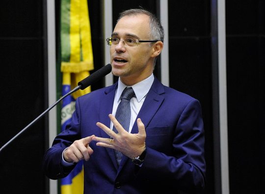 Bolsonaro nomeia André Mendonça para Ministério da Justiça e Segurança Pública