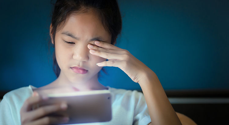 Saiba como se proteger da luz azul dos dispositivos eletrônicos