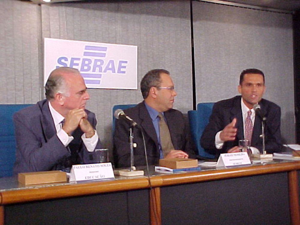 2001 Com Ministro Paulo Renato E O Pr Do Sebrae Nacional Sérgio Moreira, Por Ocasião Do Protocolo De Intenções Para O Programa Empreendente