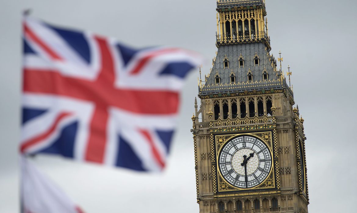 Para combater a segunda onda da pandemia Inglaterra fechará bares e restaurantes às 22h