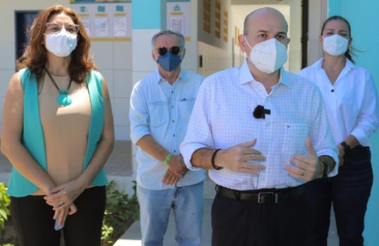 Roberto Cláudio entrega escola e acelera as obras do Ginásio Aécio de Borba