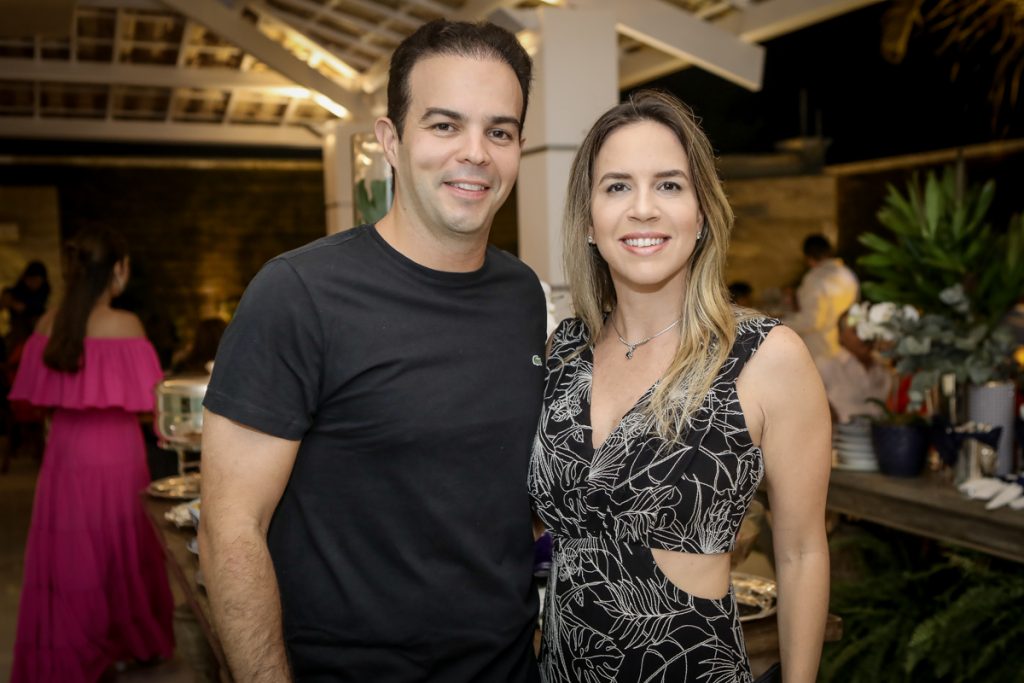 Drausio E Isabella Barros Leal