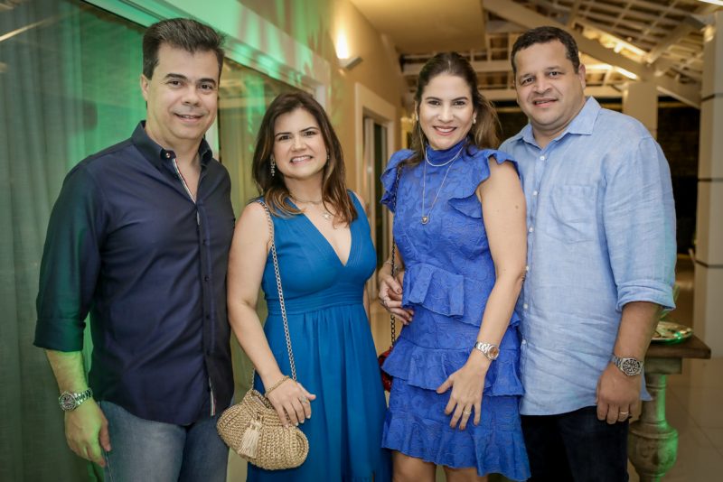 Troca de idade - Maria Lúcia e Pedro Carapeba abrem as portas de sua residência para festejar o aniversário dele