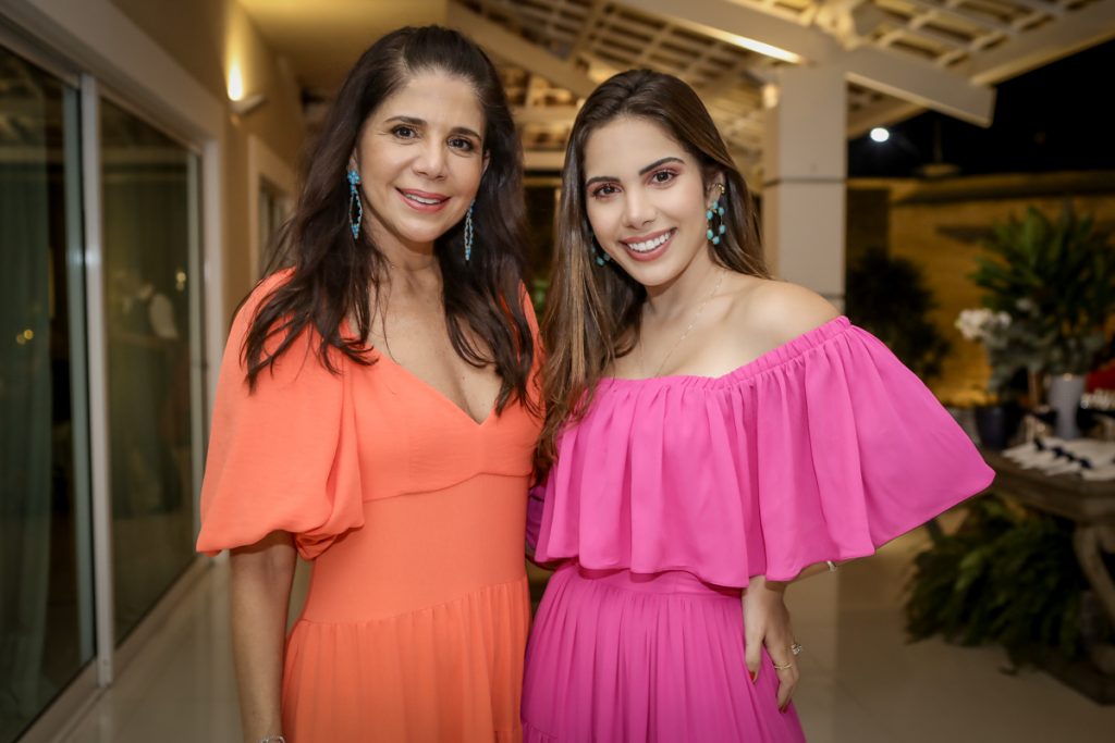 Maria Lucia E Nicole Carapeba