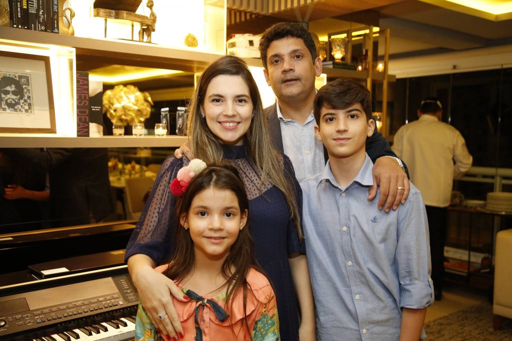 Juliana,maria Beatriz, Bruno E Joao Pedro Queiroz 1