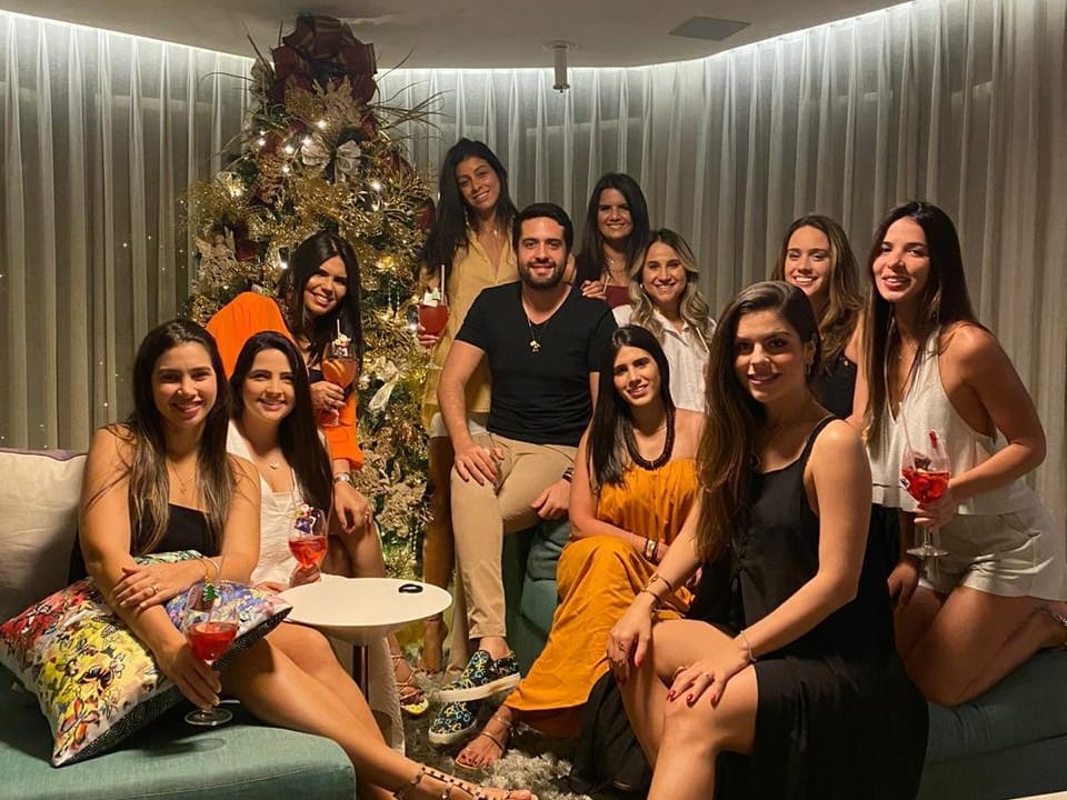 Victor Oliveira arma confraternização em clima de Natal