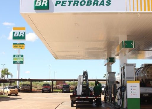 Ibovespa fecha o pregão em queda de 0,64% por causa das ações da Petrobras