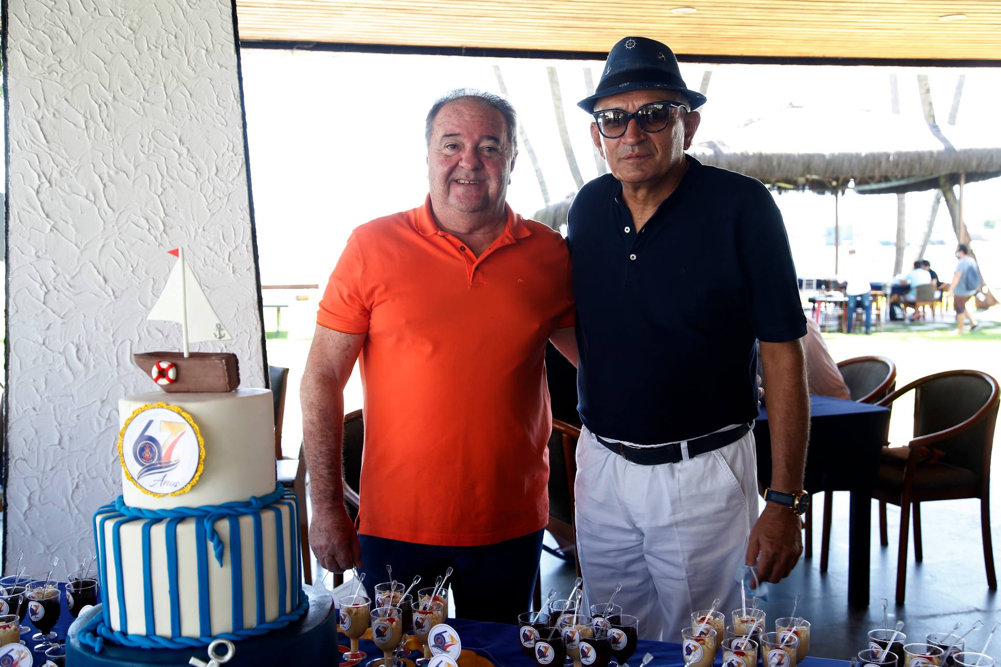 Comodoro Licinho Correa pilota a comemoração do 67º aniversário do Iate Clube de Fortaleza