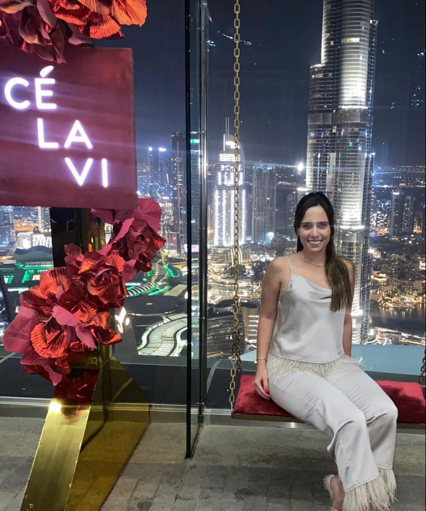 Gabriela Ventura brinda a chegada da nova idade em Dubai