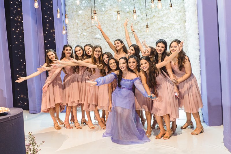 15 + 1 - Letícia Frota transborda alegria e alto astral em sua festa de aniversário