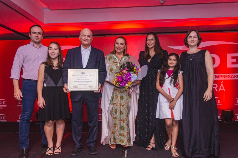 Solidariedade - Em noite de puro brilho, Emília Buarque pilota mais uma edição do Natal do Bem do Lide Ceará