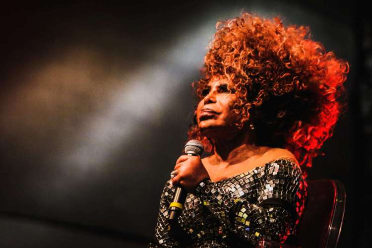 Despedida a Elza Soares reúne amigos e familiares no Theatro Municipal do Rio de Janeiro