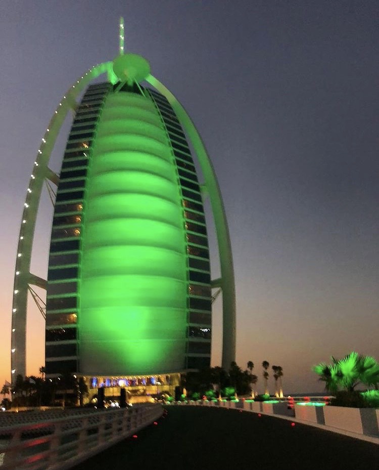 Símbolo de Dubai, hotel luxuoso Burj Al Arab se ilumina de verde em referência a Palmeiras no Mundial de Clubes