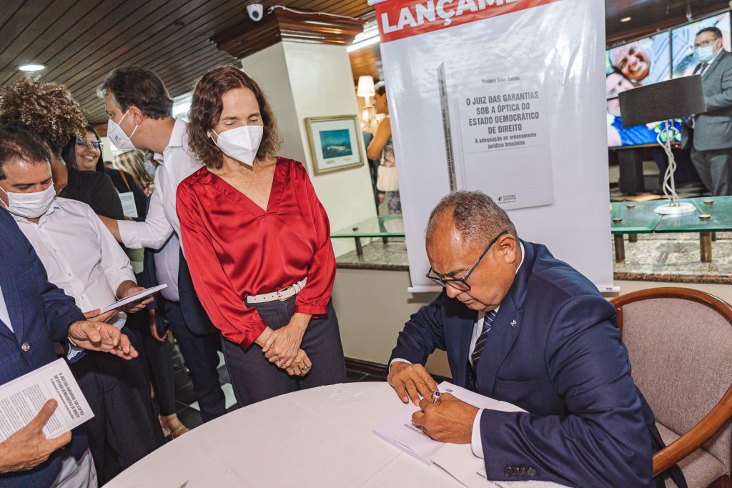 Lançamento Do Livro De Teodoro Da Silva Santos (9)