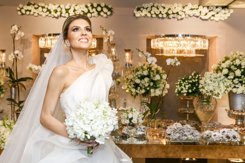 Chuva de Arroz - Nathalia Abrantes Almeida sobe ao altar do Santuário do Líbano para tornar-se a Sra. Pedro Paulo Vale