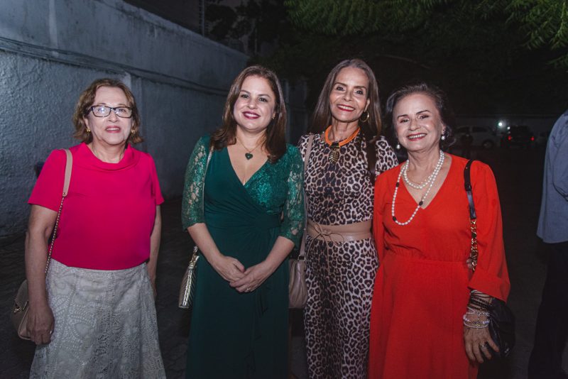 Noite de Lançamento - Luciano Braun pilota sessão de autógrafos do livro “Por Amor e Pela Dor”