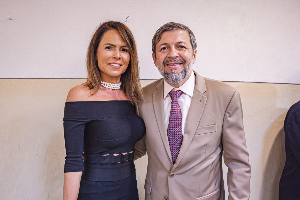 Luciana Sousa E Elcio Batista