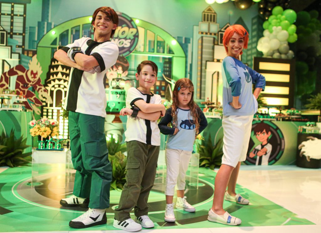 Ben 10,victor Barroso E Julia Padua E Gwen