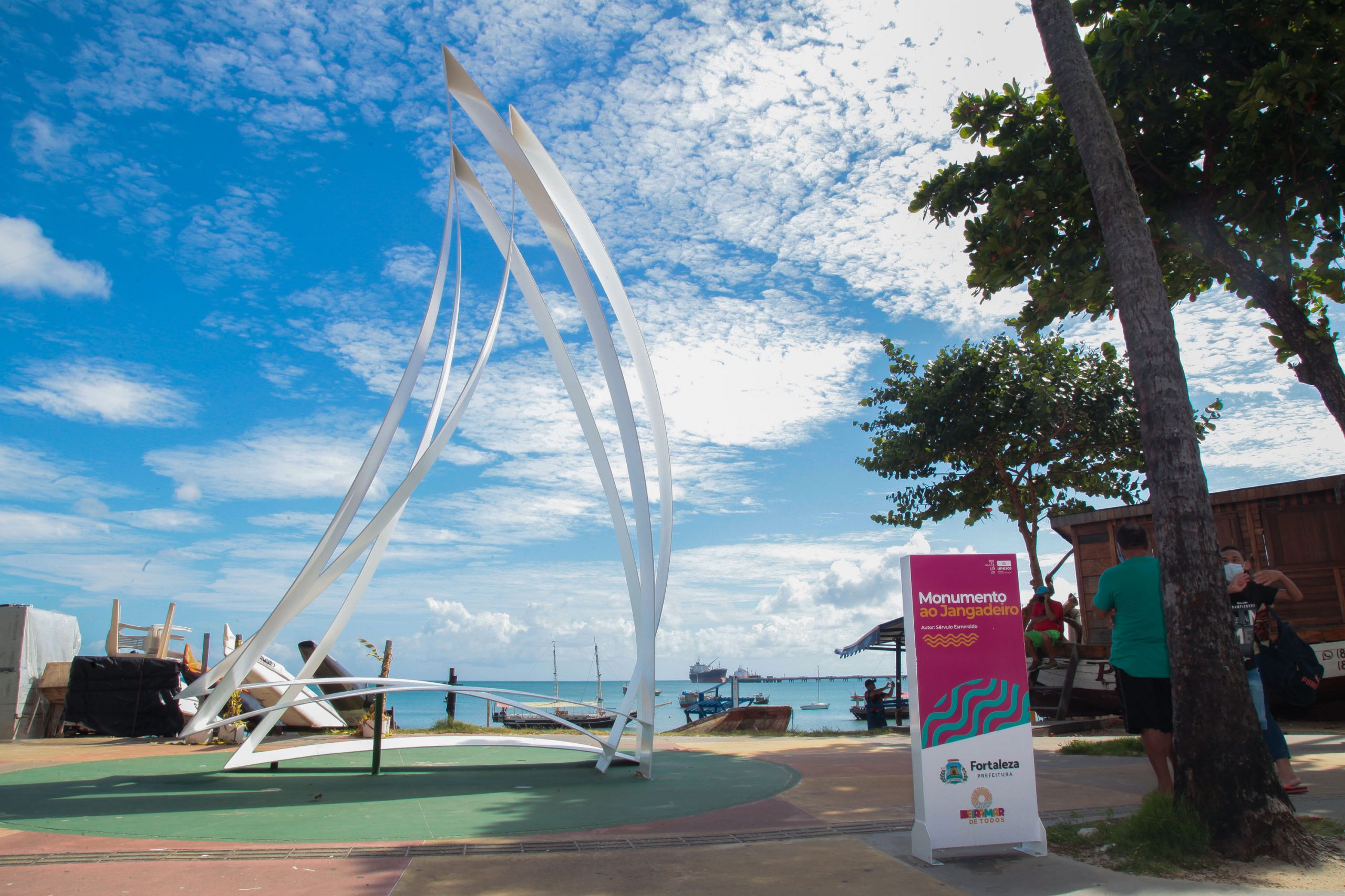 Obras icônicas de Sérvulo Esmeraldo na Avenida Beira Mar passam por restauro