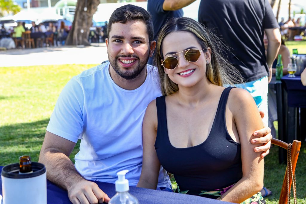 Matheus Escossio E Rayana Araujo