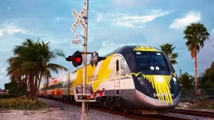 O Trem Da Brightline Que Ja Serve A Regiao De Miami Devera Chegar A Orlando E A Tampa Onde Estao Os Parques Disney Universal E Seaworld 1657052090517 V2 900x506.jpg