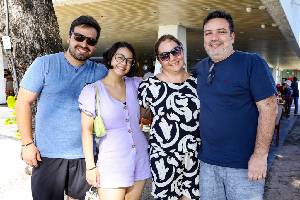 Tulio Tomaz, Inara Portela, Silvia E Marcos Soares