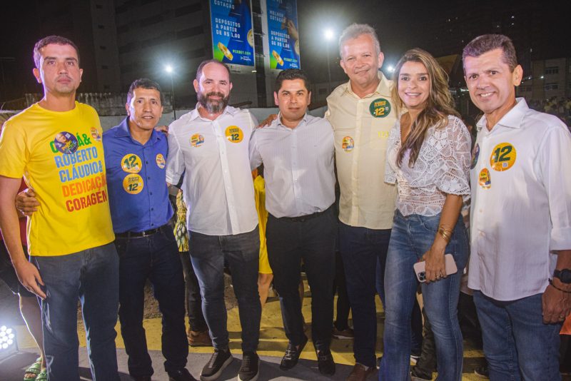 Política - Roberto Cláudio participa do comitê de inauguração do deputado federal André Figueiredo