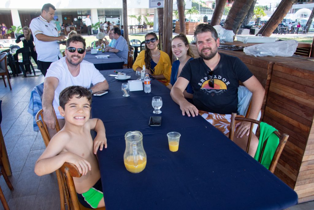 Caio Zech, Gustavo Zech, Leticia Queiroz, Beatriz E Fabio Zech (2)