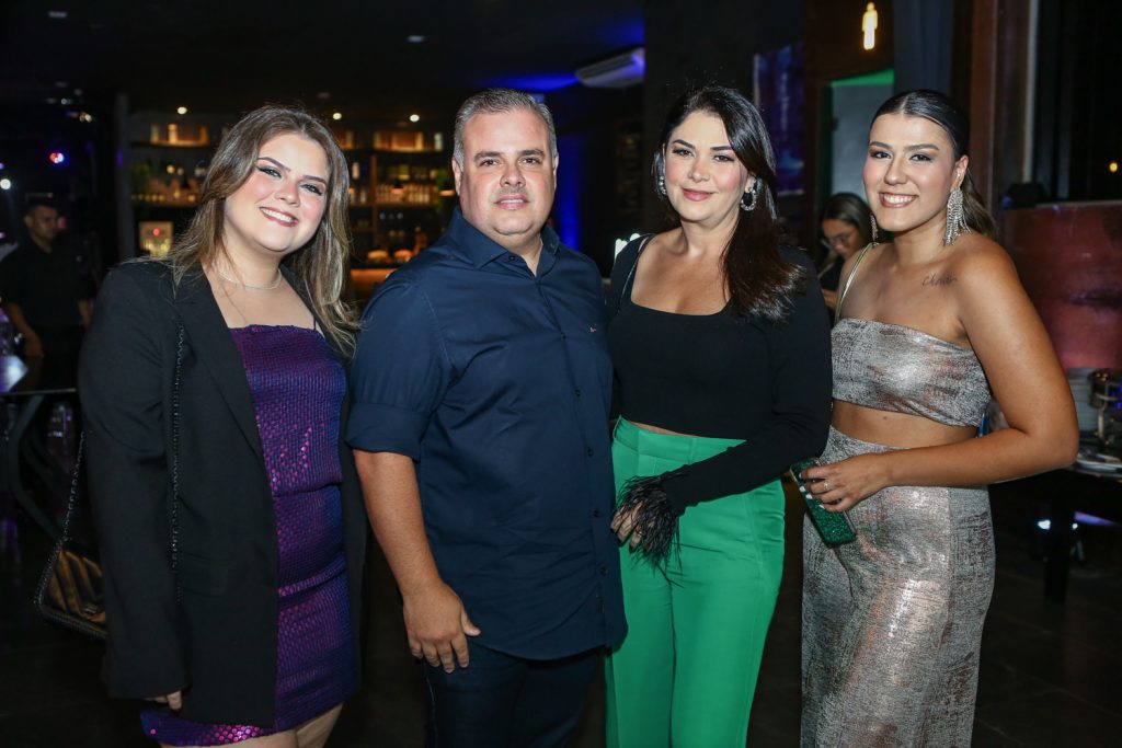 Carolina Rodrigues,anderson Pereira, Carol Rodrigues E Ana Clara Rocha