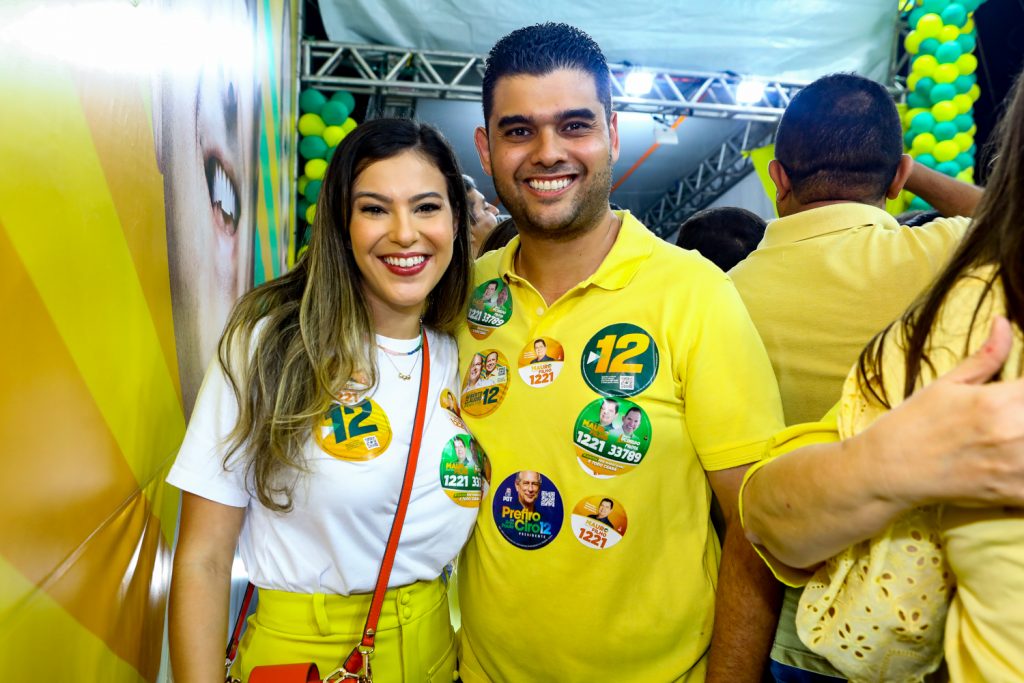 Gabriela Tavares E Davi Benevides