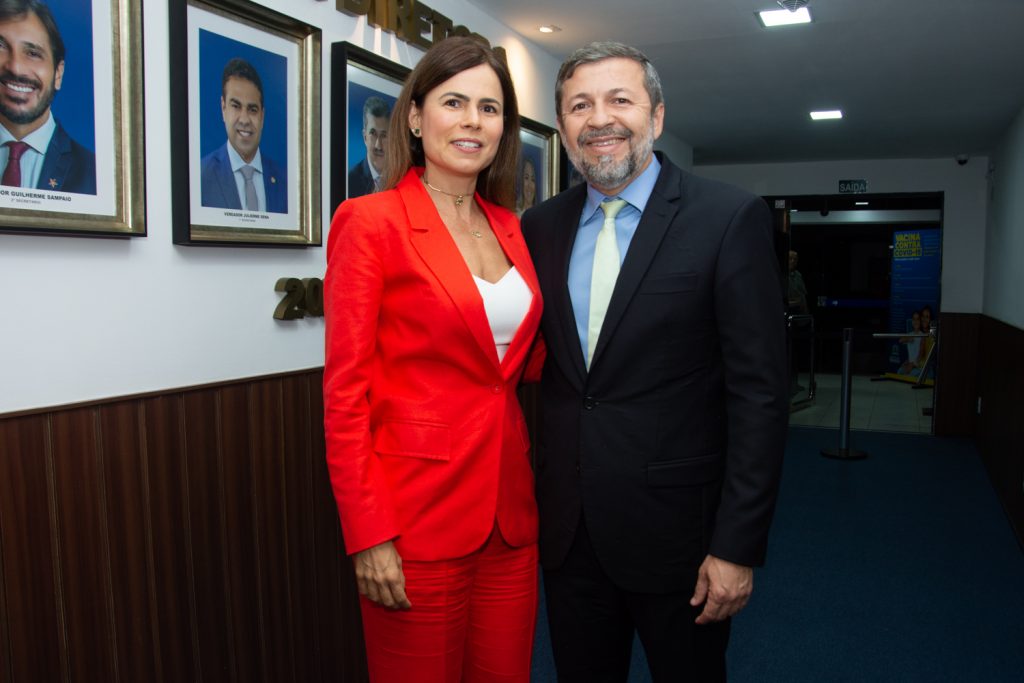 Luciana Sousa E Elcio Batista