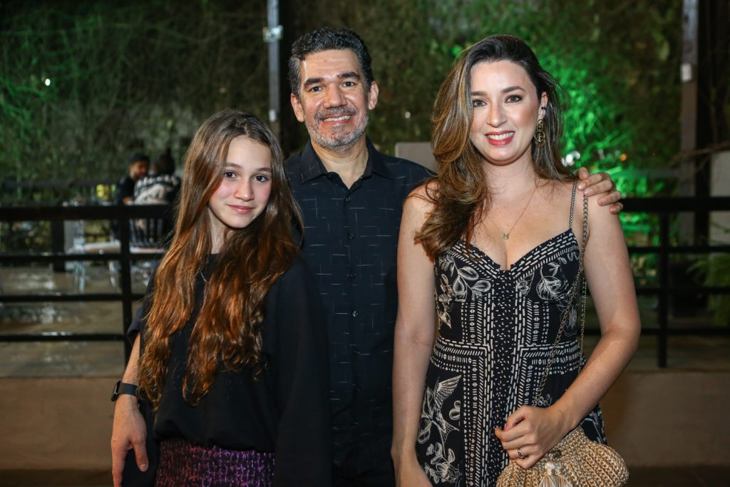 Maria, Guilherme E Samara Colares