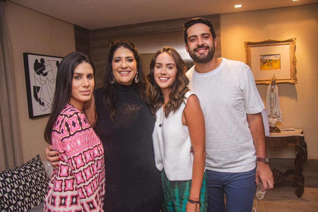 Nathalia Nogueira, Elisa Oliveira, Isabella Nogueira E Victor Oliveira