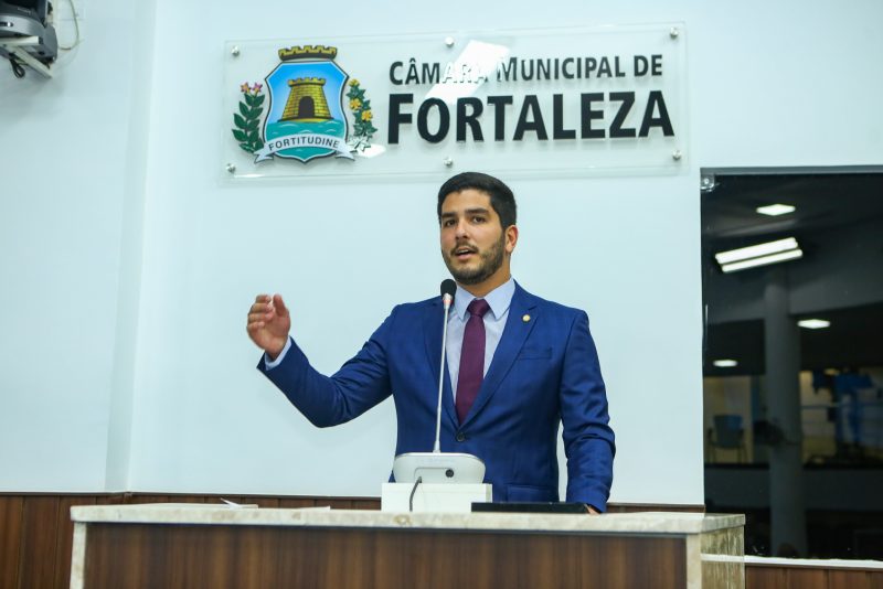 Solenidade - Andrei Aguiar é agraciado com a Medalha do Mérito Jurídico Municipal