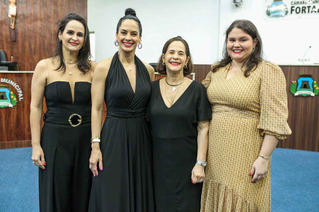 Adriana, Luciana E Cristina Miranda E Priscila Ferrer