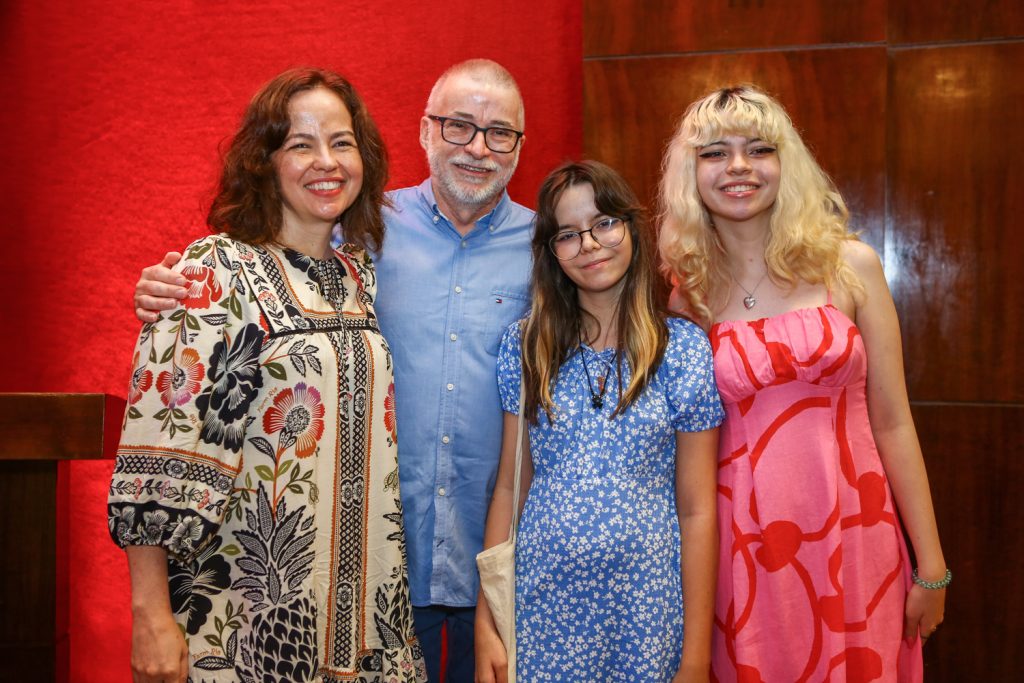 Adriana Negreiros,lira Neto,alice E Emilia Lira (2)